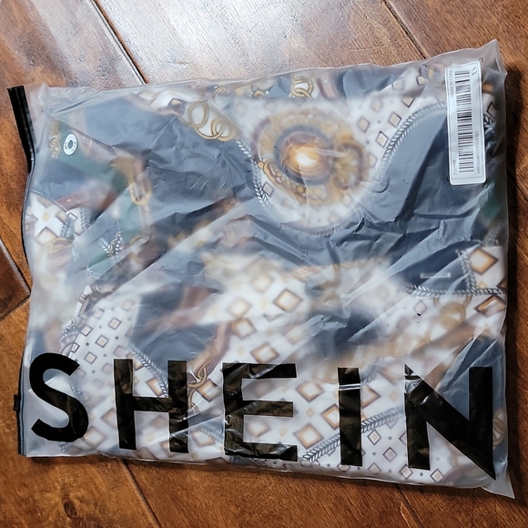 SHEIN Geo & Chain Print Button-Front Top - Picture 8 of 9